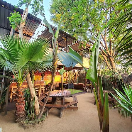 Lebo'S Soweto Backpackers Hostel Exterior photo