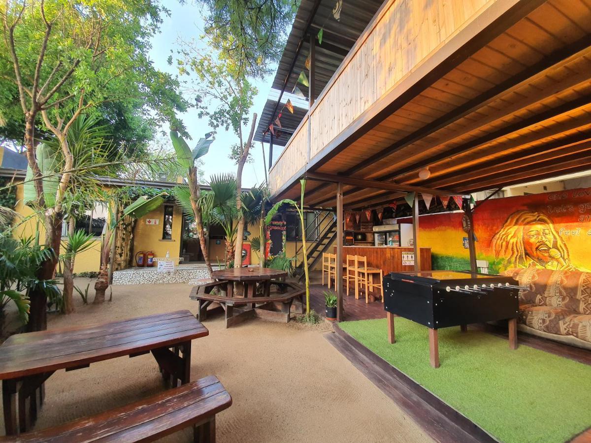 Lebo'S Soweto Backpackers Hostel Exterior photo