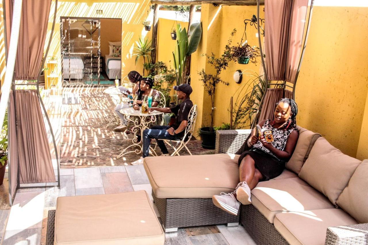 Lebo'S Soweto Backpackers Hostel Exterior photo