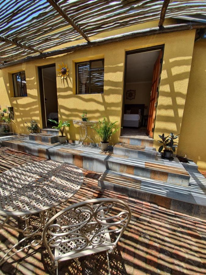 Lebo'S Soweto Backpackers Hostel Exterior photo