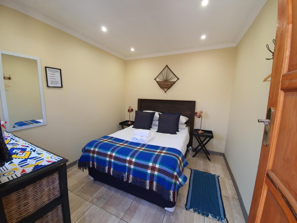 Lebo'S Soweto Backpackers Hostel Exterior photo
