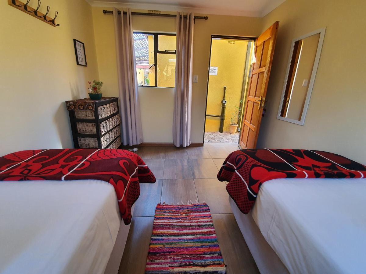 Lebo'S Soweto Backpackers Hostel Exterior photo