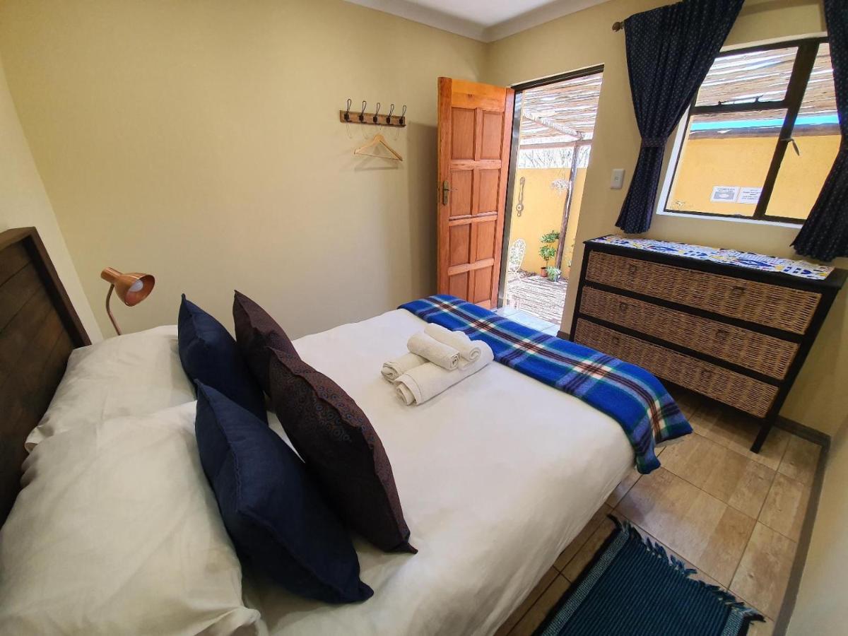 Lebo'S Soweto Backpackers Hostel Exterior photo